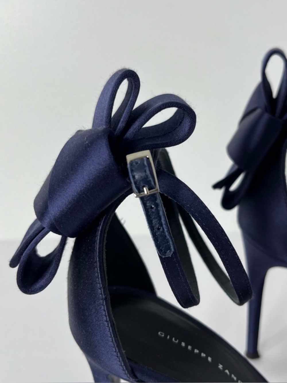 Giuseppe Zanotti Elegant Navy Bow Ankle-Strap Stiletto Sandals Sz 37.5 - Picture 5 of 5